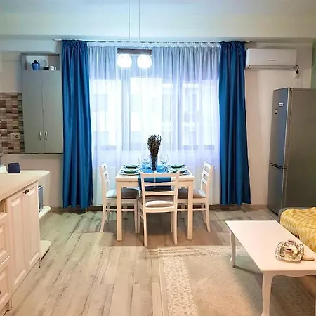 White By Solid * Mamaia