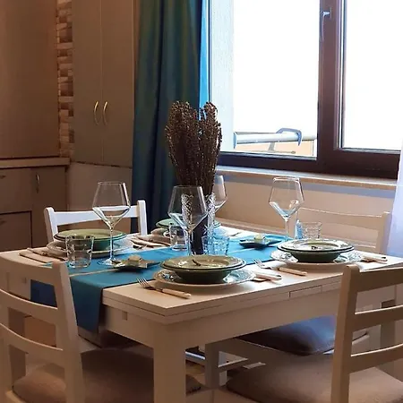 White By Solid Apartman