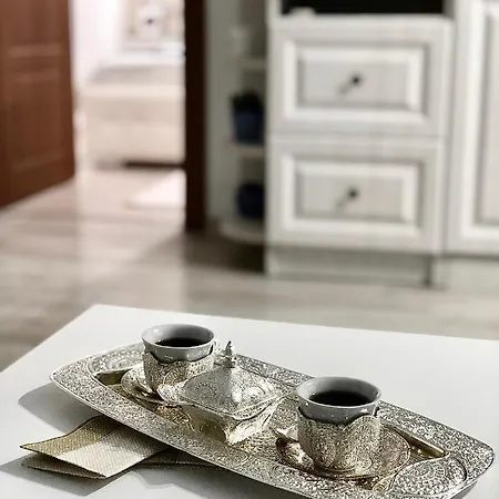 White By Solid Mamaia