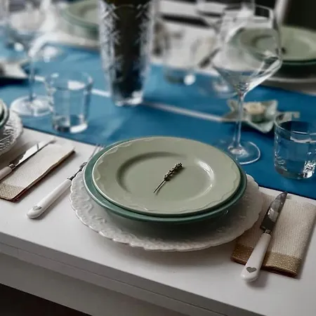 White By Solid * Mamaia
