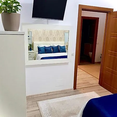 White By Solid Apartman *