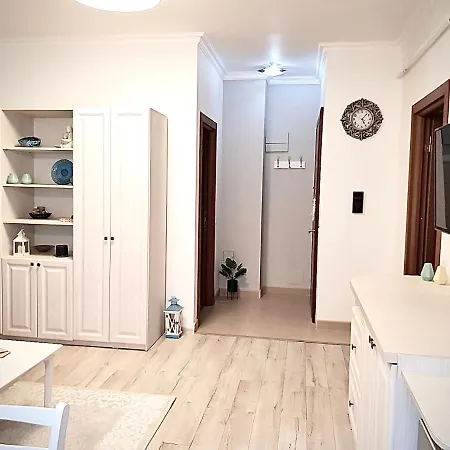 White By Solid Apartman