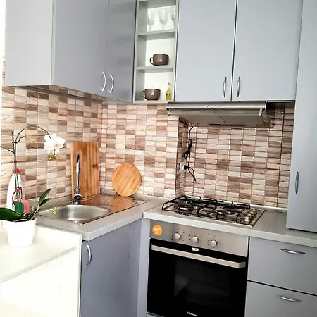 White By Solid Apartman *