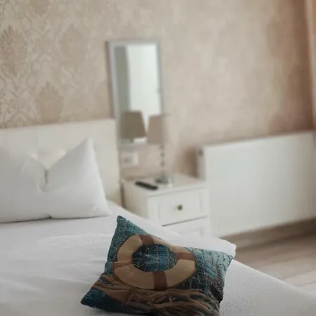 Apartman White By Solid